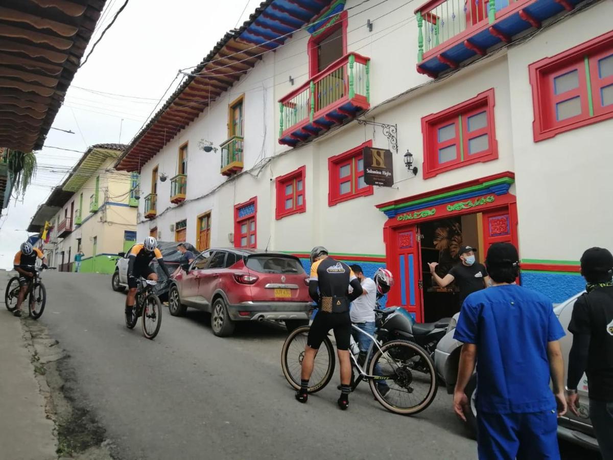 Hotel Salamina Highs Esterno foto