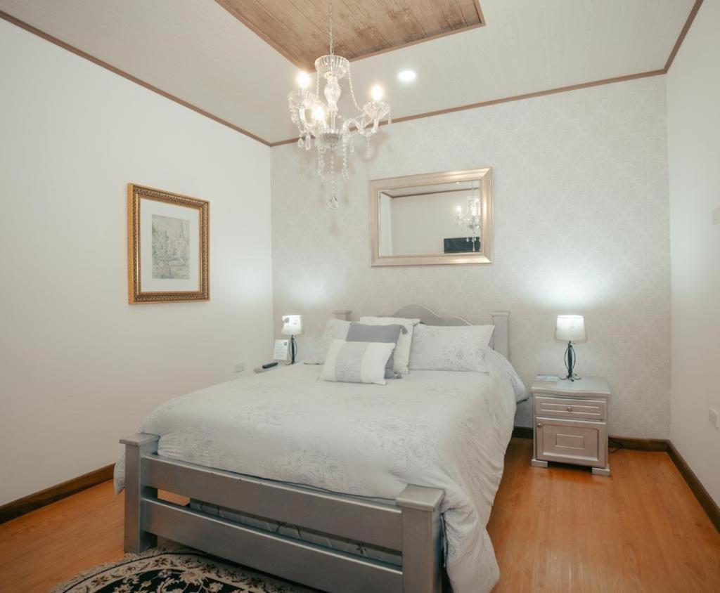 Hotel Salamina Highs Esterno foto